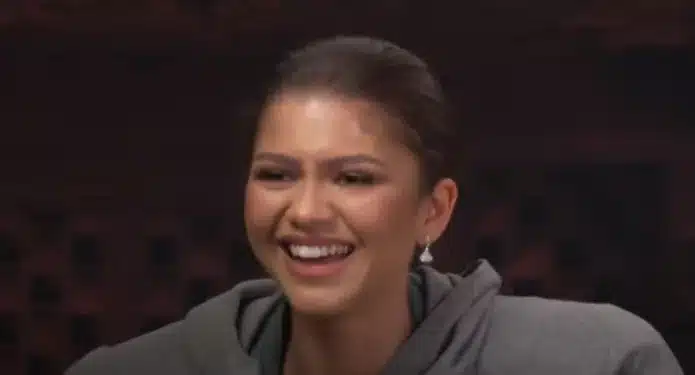 zendaya enseña a caminar en arena en entrevista duna 2