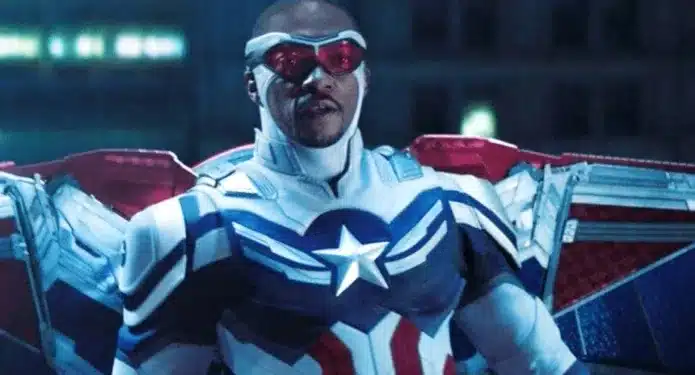 Sam Wilson con el nuevo traje de Capitán América