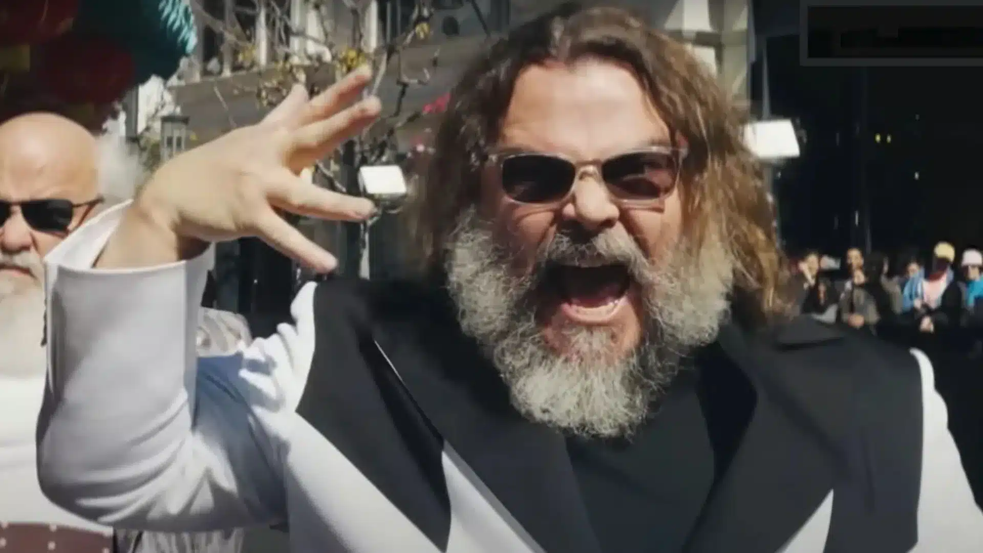 Jack Black rockeando.