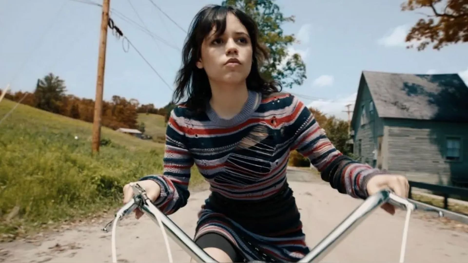 Jenna Ortega en bicicleta, Beetlejuice Beetlejuice