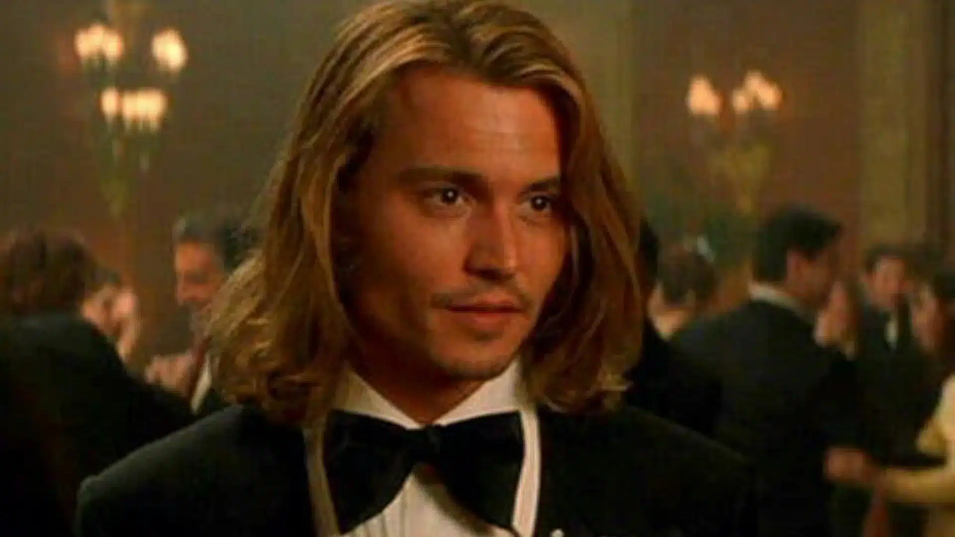 Johnny Depp con cabello largo en Blow