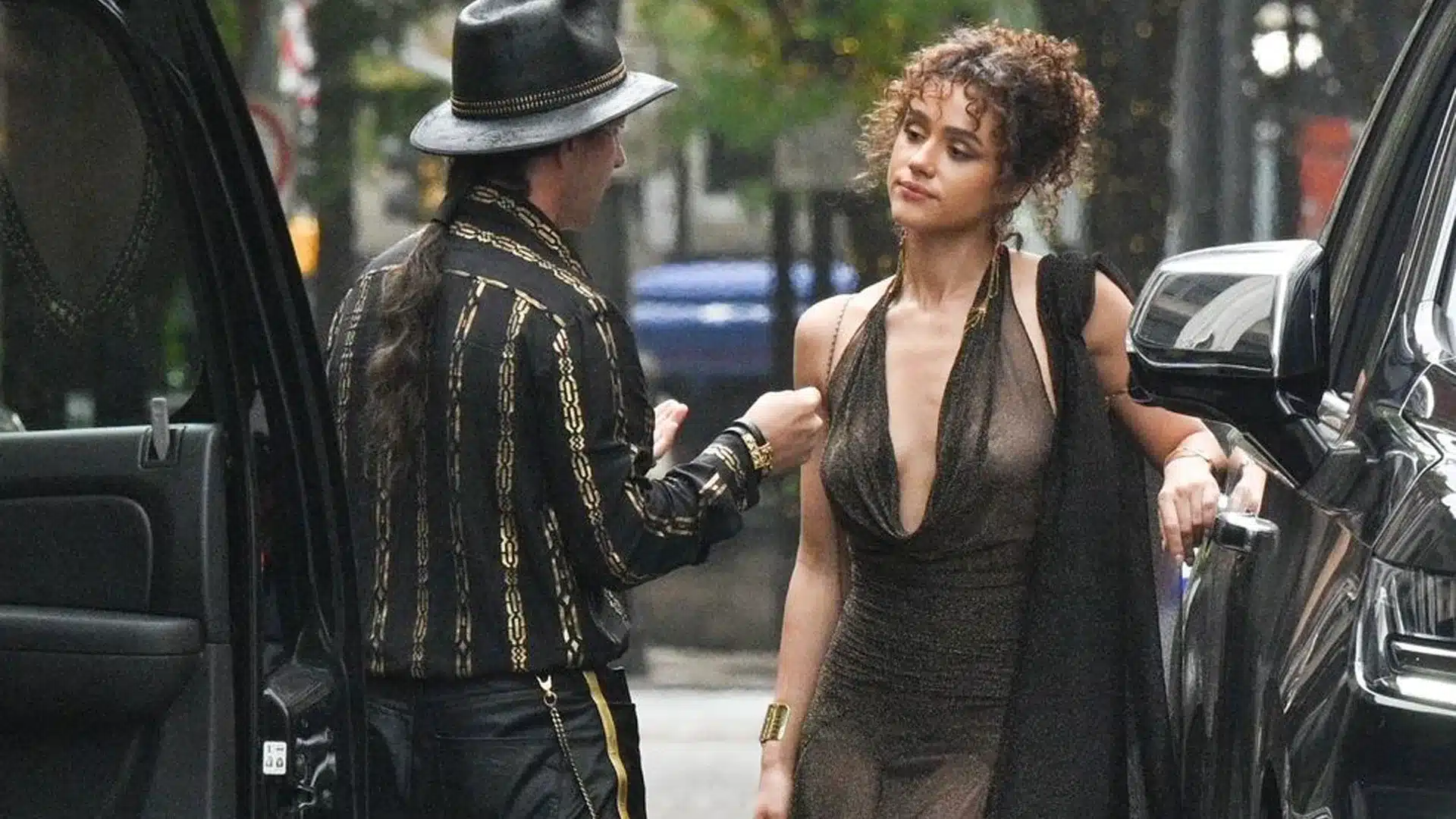 Nathalie Emmanuel y Shia LaBeouf filmando Megalópolis en las calles 