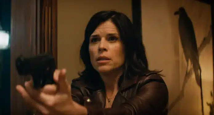 Neve Campbell Scream Sidney con una pistola