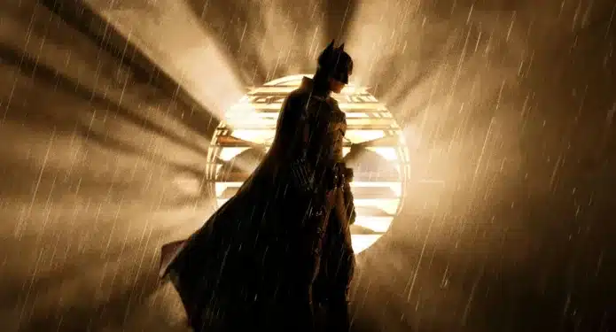 Batman parado frente a la Batiseñal