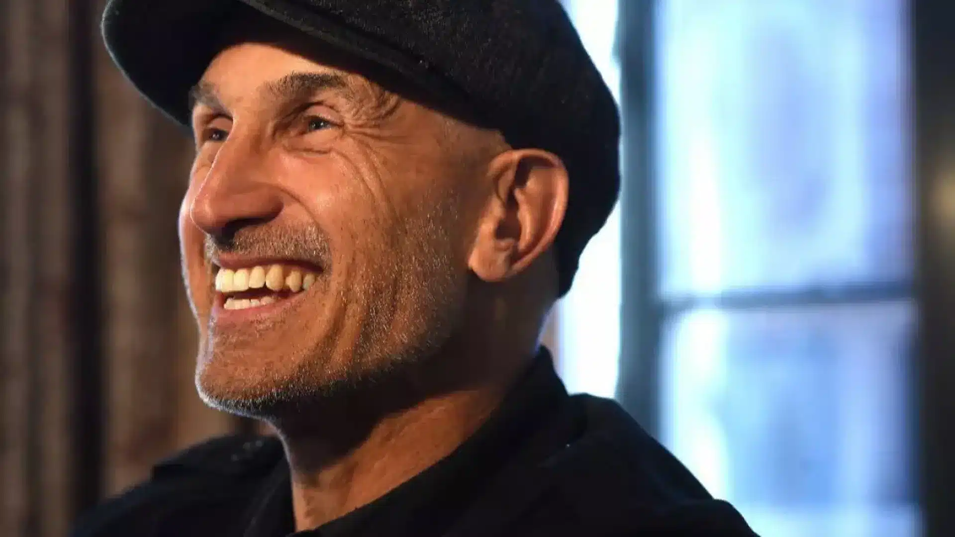 Craig Gillespie director sonriendo en entrevista