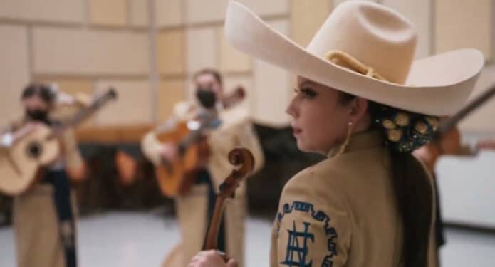 Going Varsity in Mariachi por qué verla