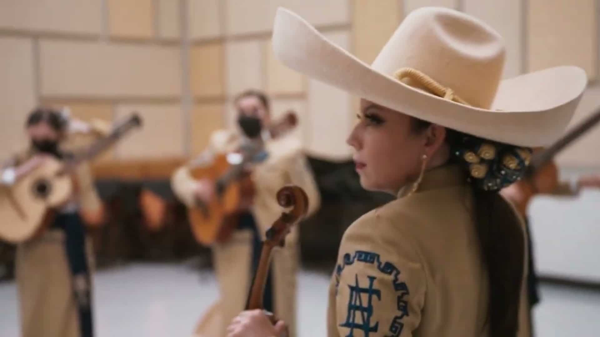 Going Varsity in Mariachi por qué verla