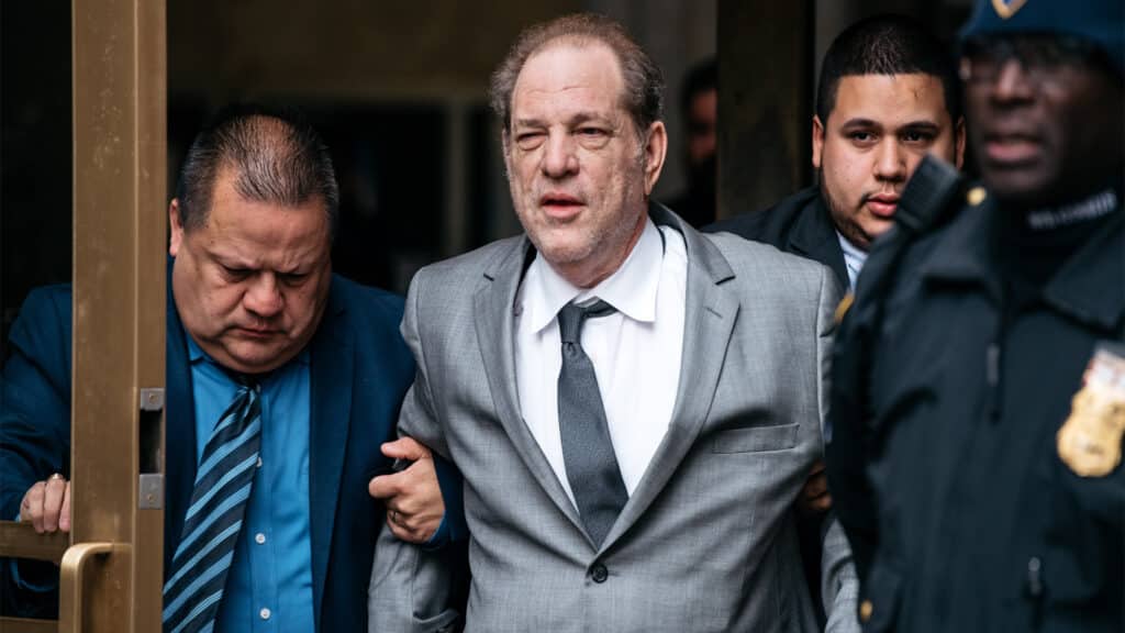 ¿Por qué anularon una de las sentencias contra Harvey Weinstein?