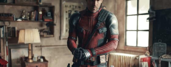 Ryan Reynolds con el traje de Deadpool