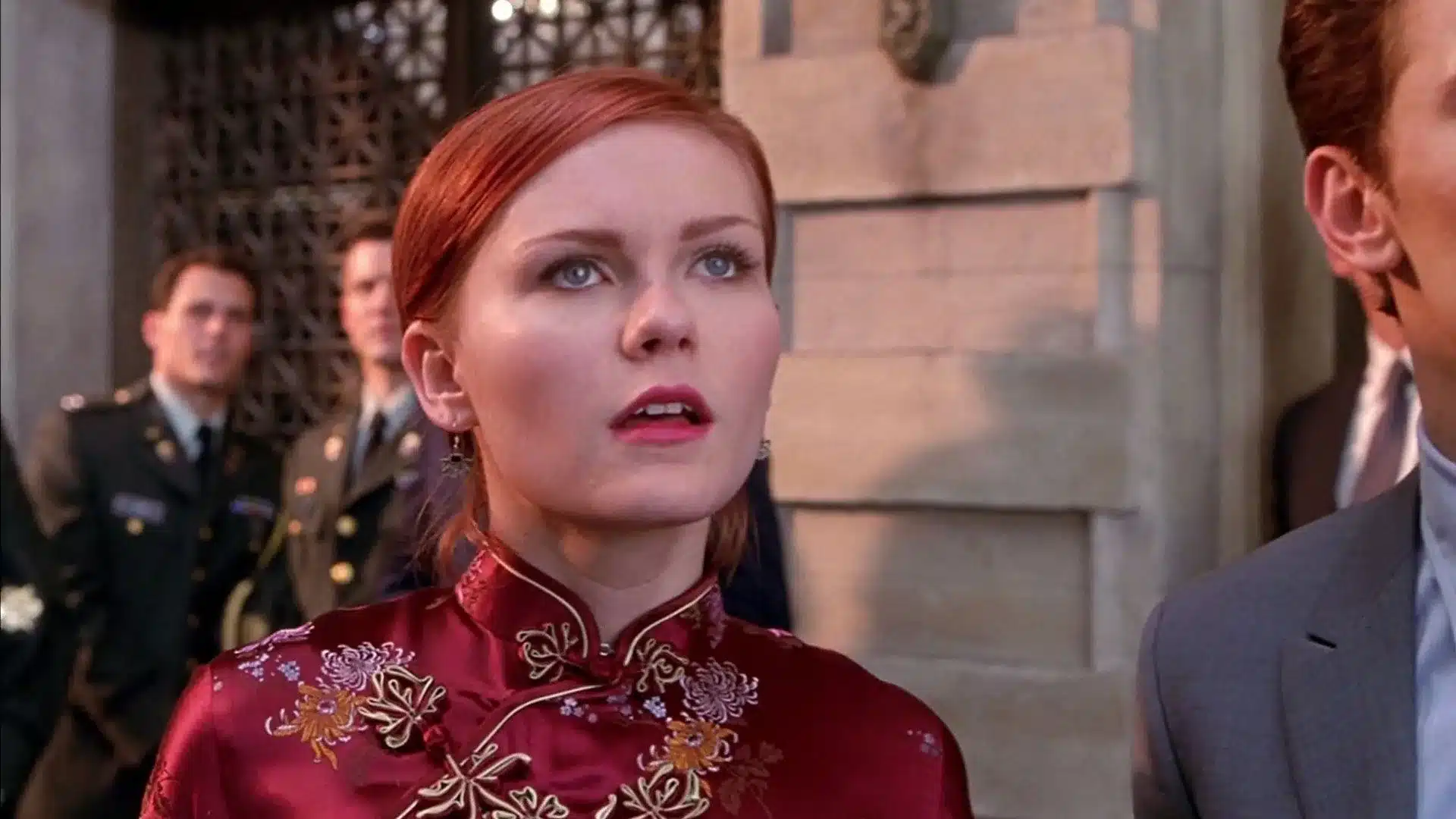 Spider-Man Kirsten Dunst viendo el ataque de El Duende Verde