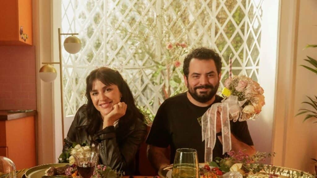 Tráiler, dónde ver y todo sobre Mesa de regalos, con José Eduardo Derbez y Cassandra Sánchez-Navarro