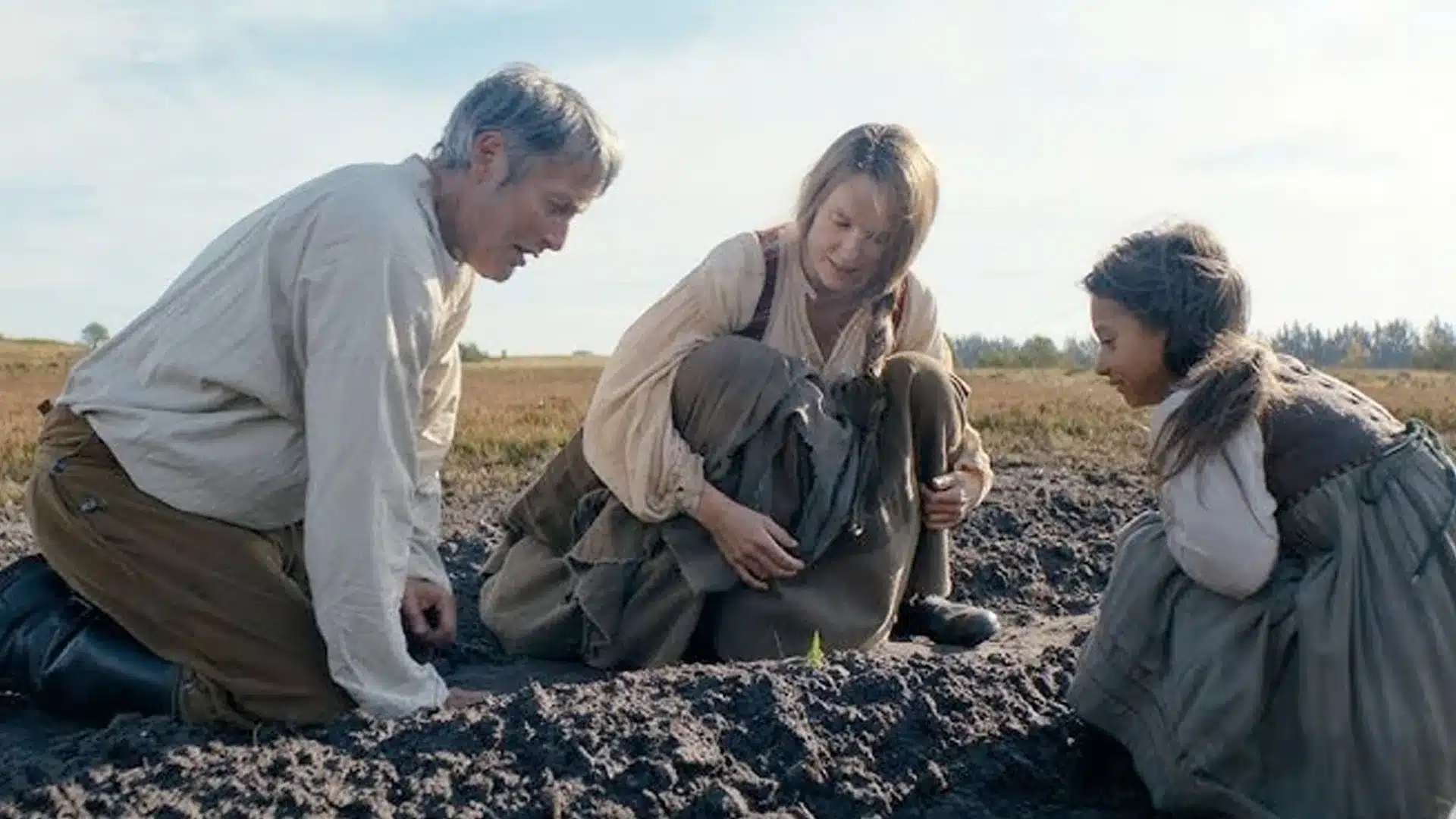 Mads Mikkelsen, Amanda Collin y Melina Hagberg en El Bastardo