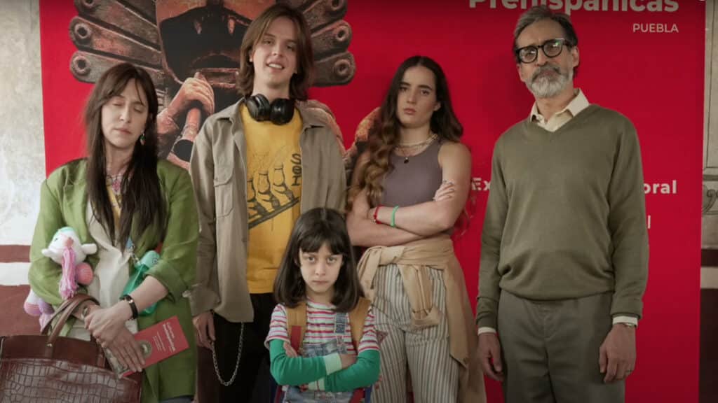 ¿Una familia perfecta? Ve el tráiler de Caras vemos, la comedia con Mariana Treviño