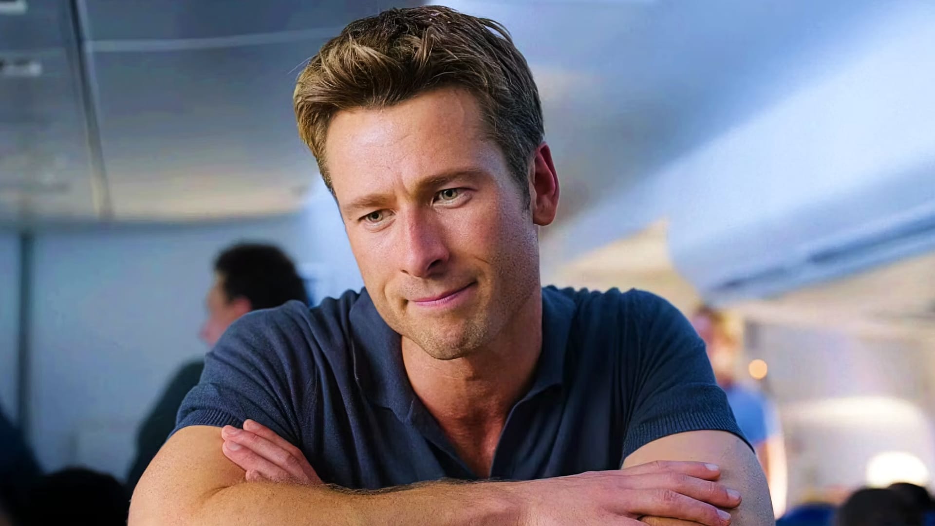 Glen Powell Con todos menos contigo