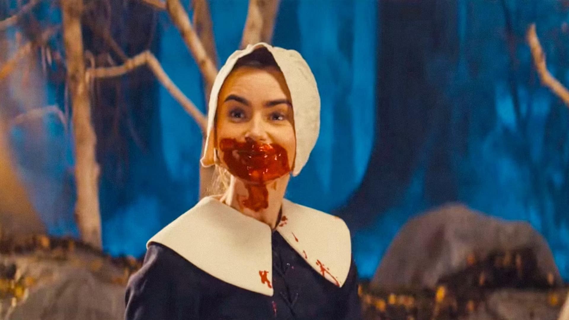 Lily Collins con sangre en la cara