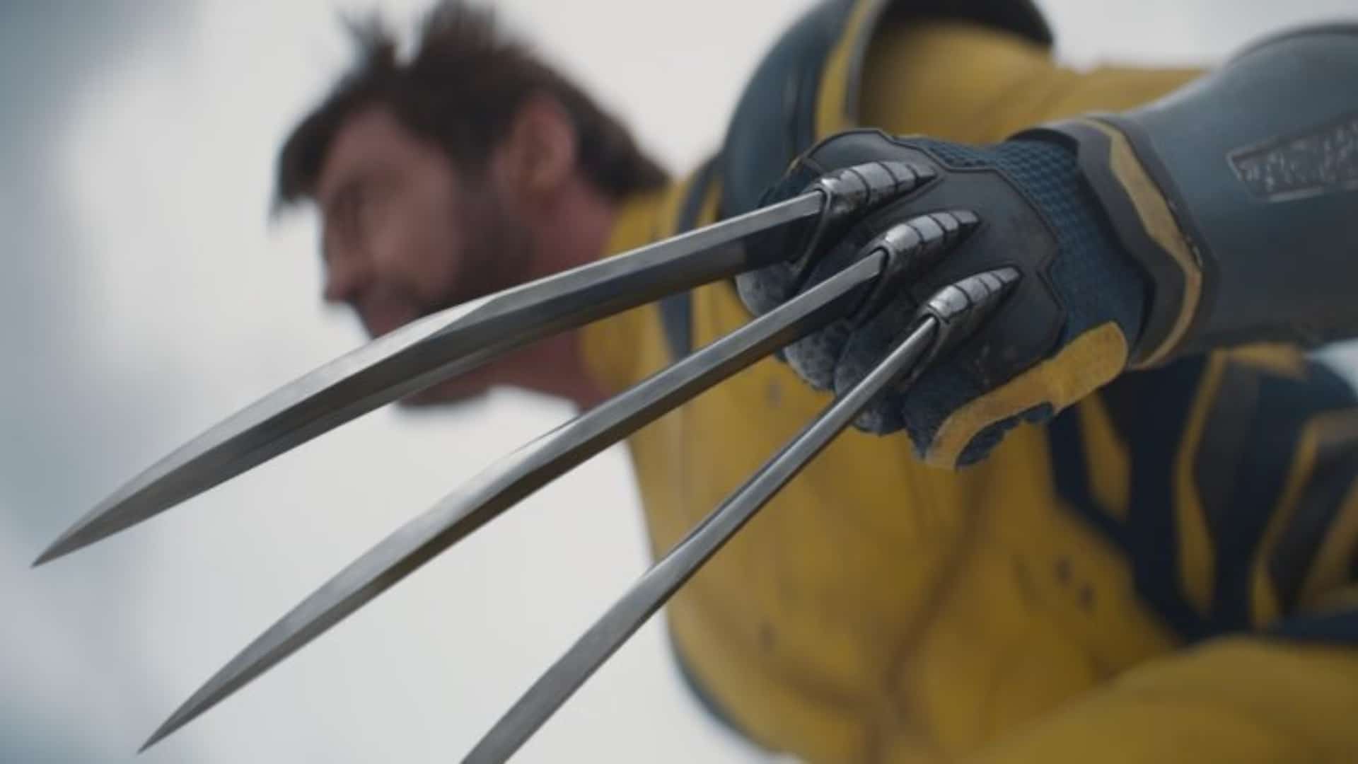 Garras de Wolverine con traje amarillo