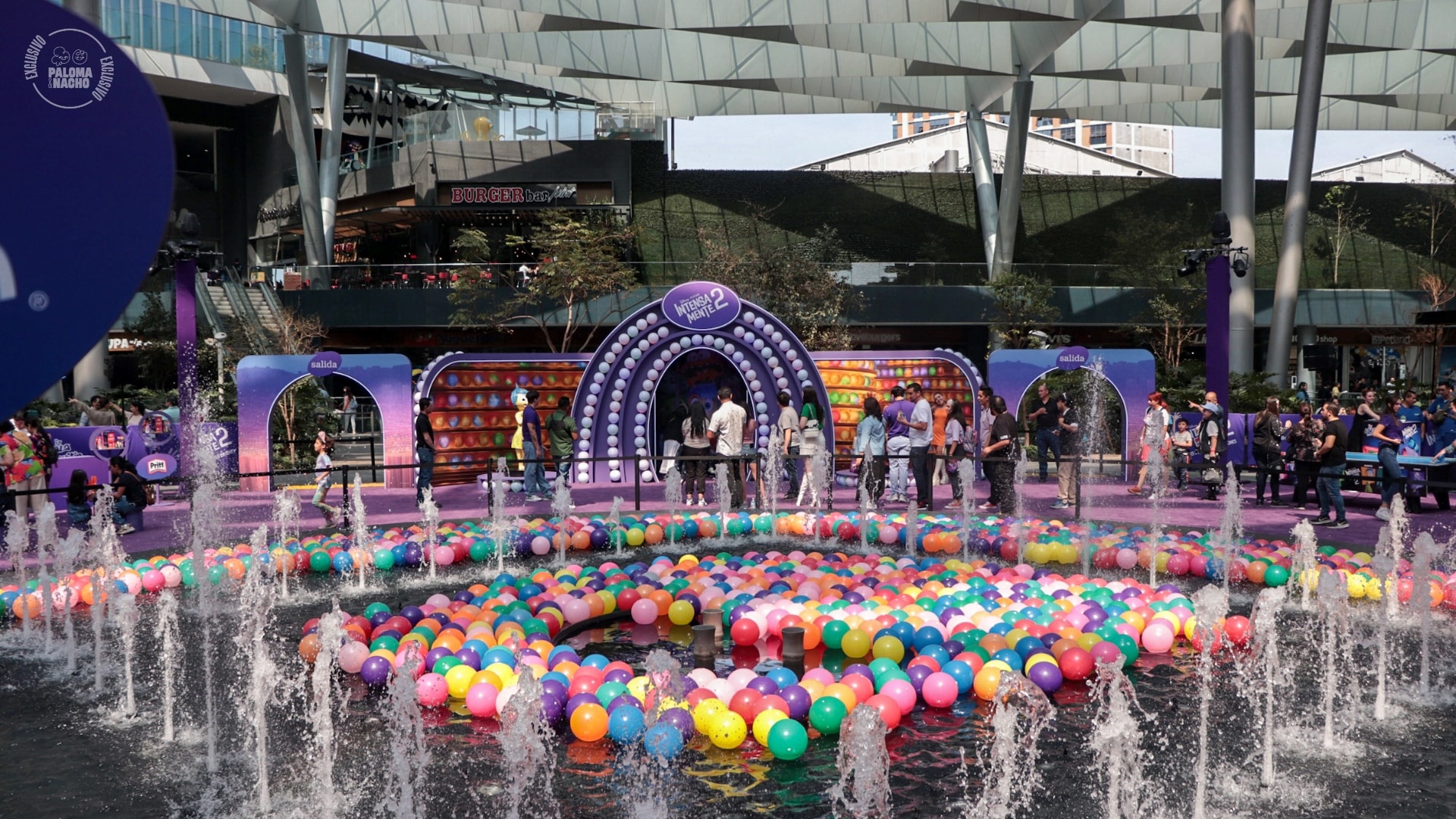 Pelotas de colores en el agua Parque Toreo