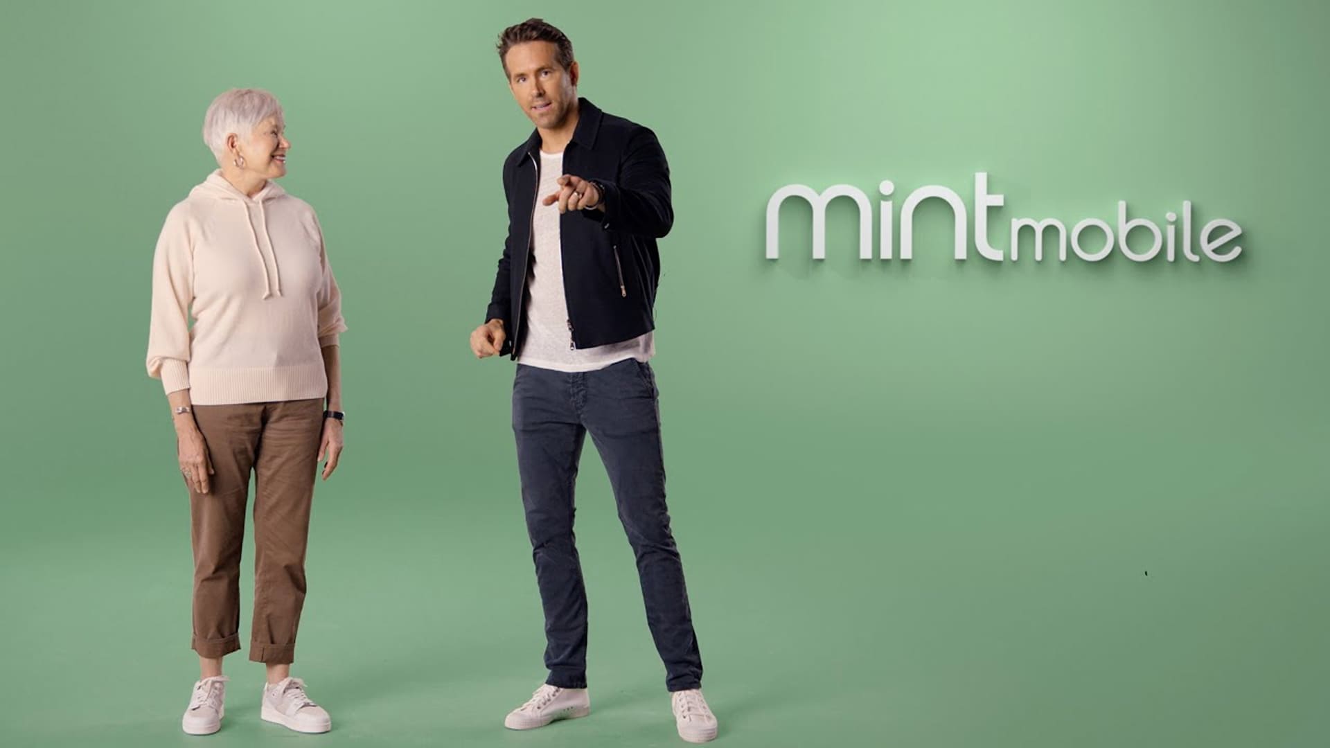 Mint Mobile comercial con Ryan Reynolds