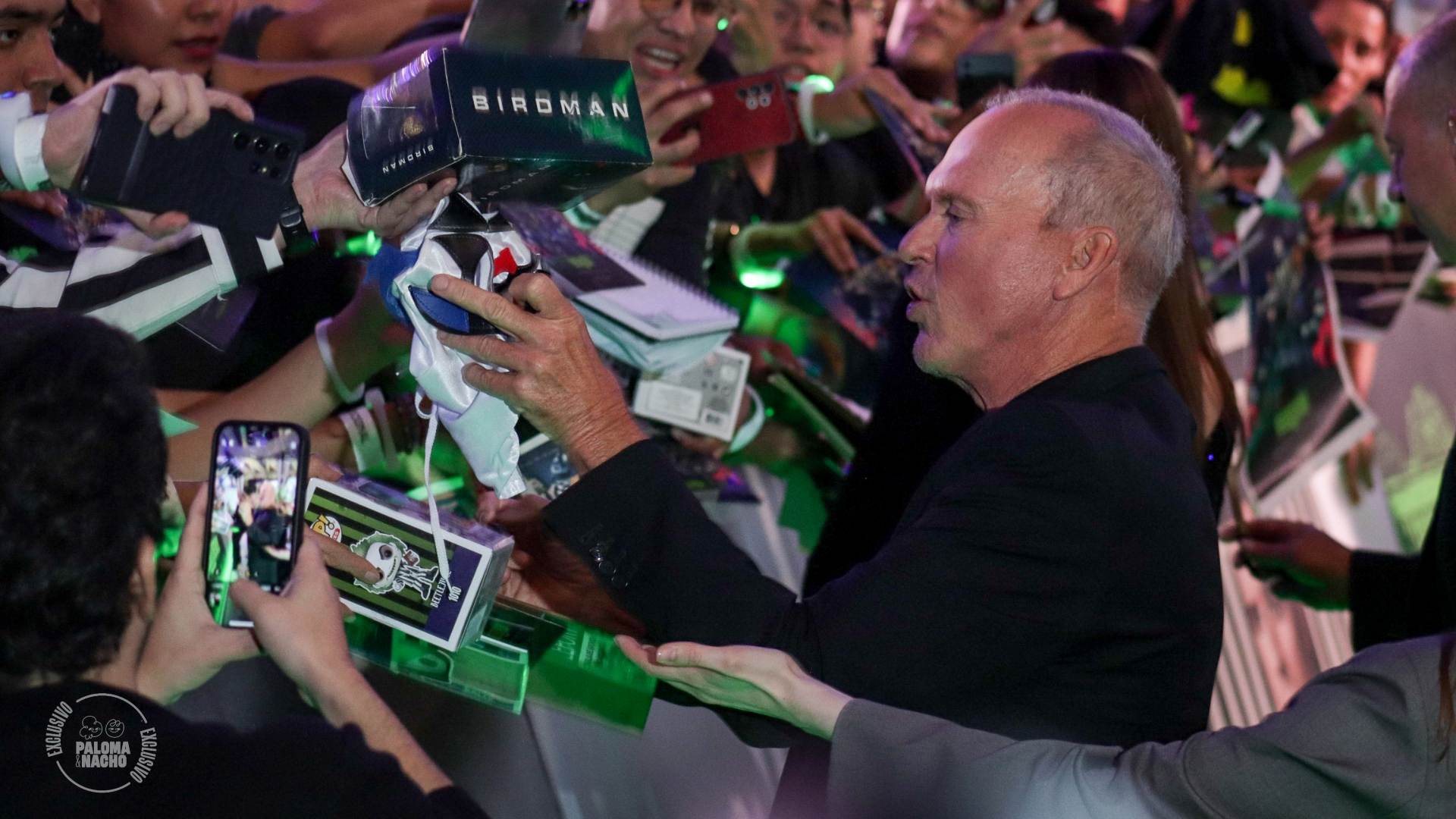 Michael Keaton dando autógrafos en México