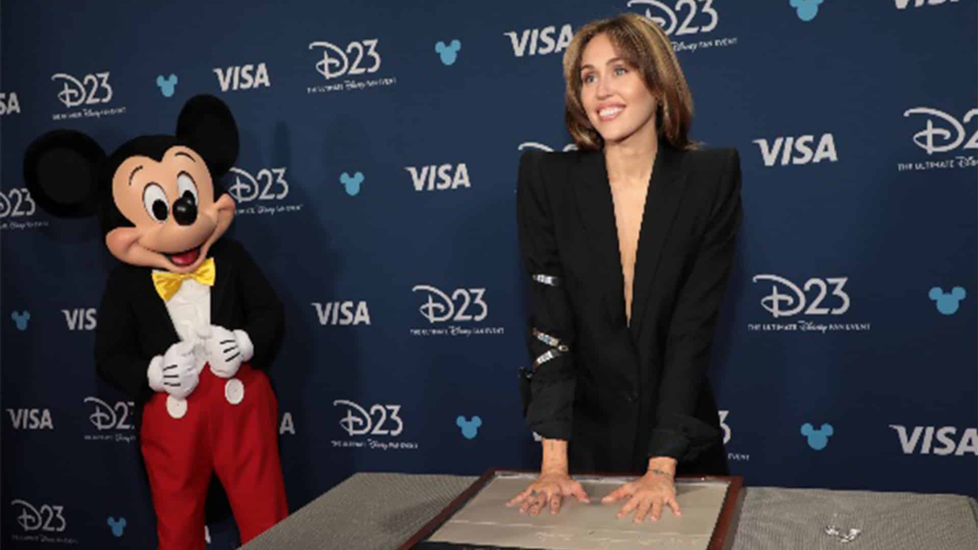 Miley Cyrus huellas en D23