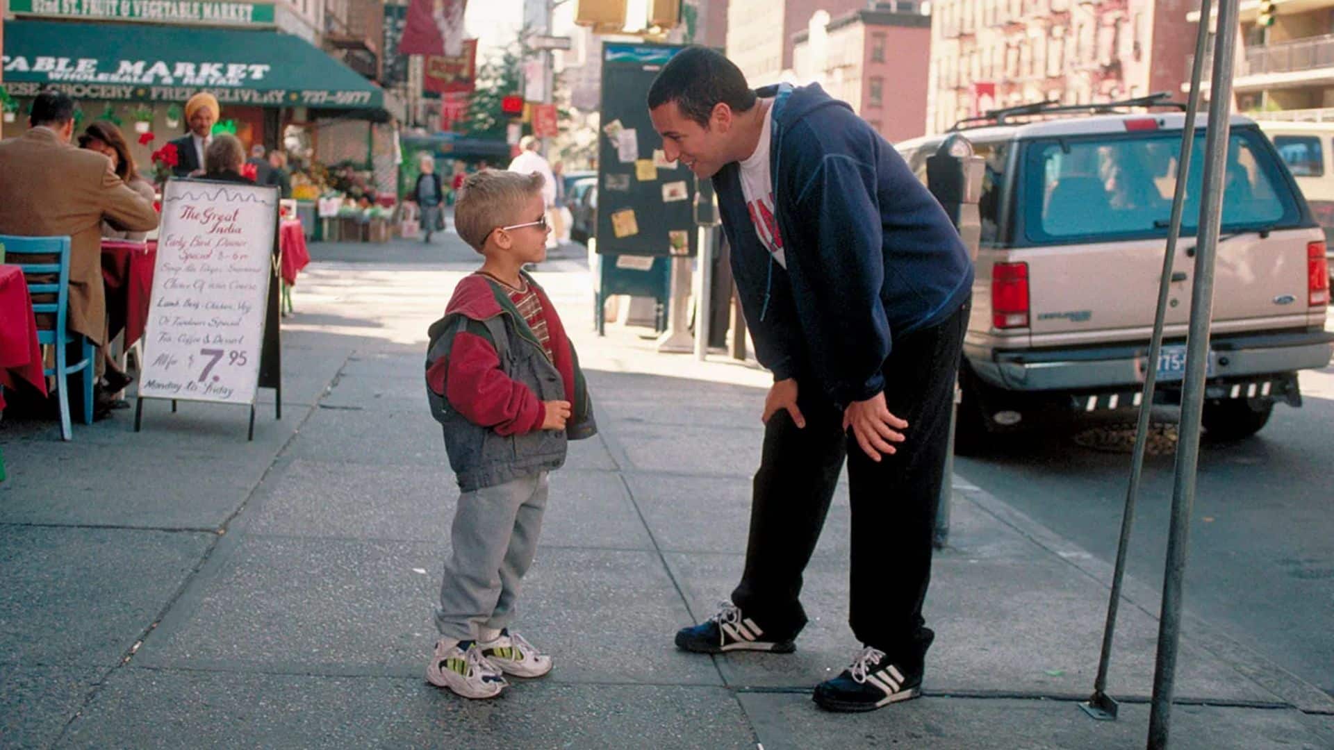 Adam Sandler y Cole Sprouse en BIG DADDY