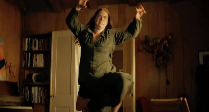 Amy Adams Nightbitch película se convierte en perro