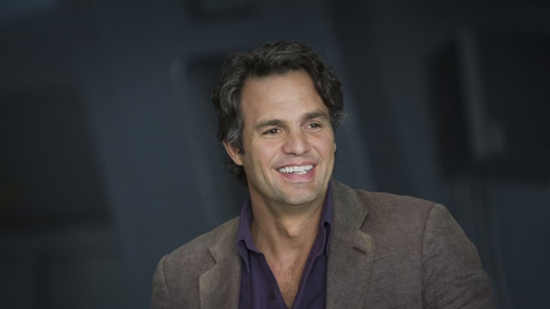 Mark Ruffalo sonriendo en Avengers