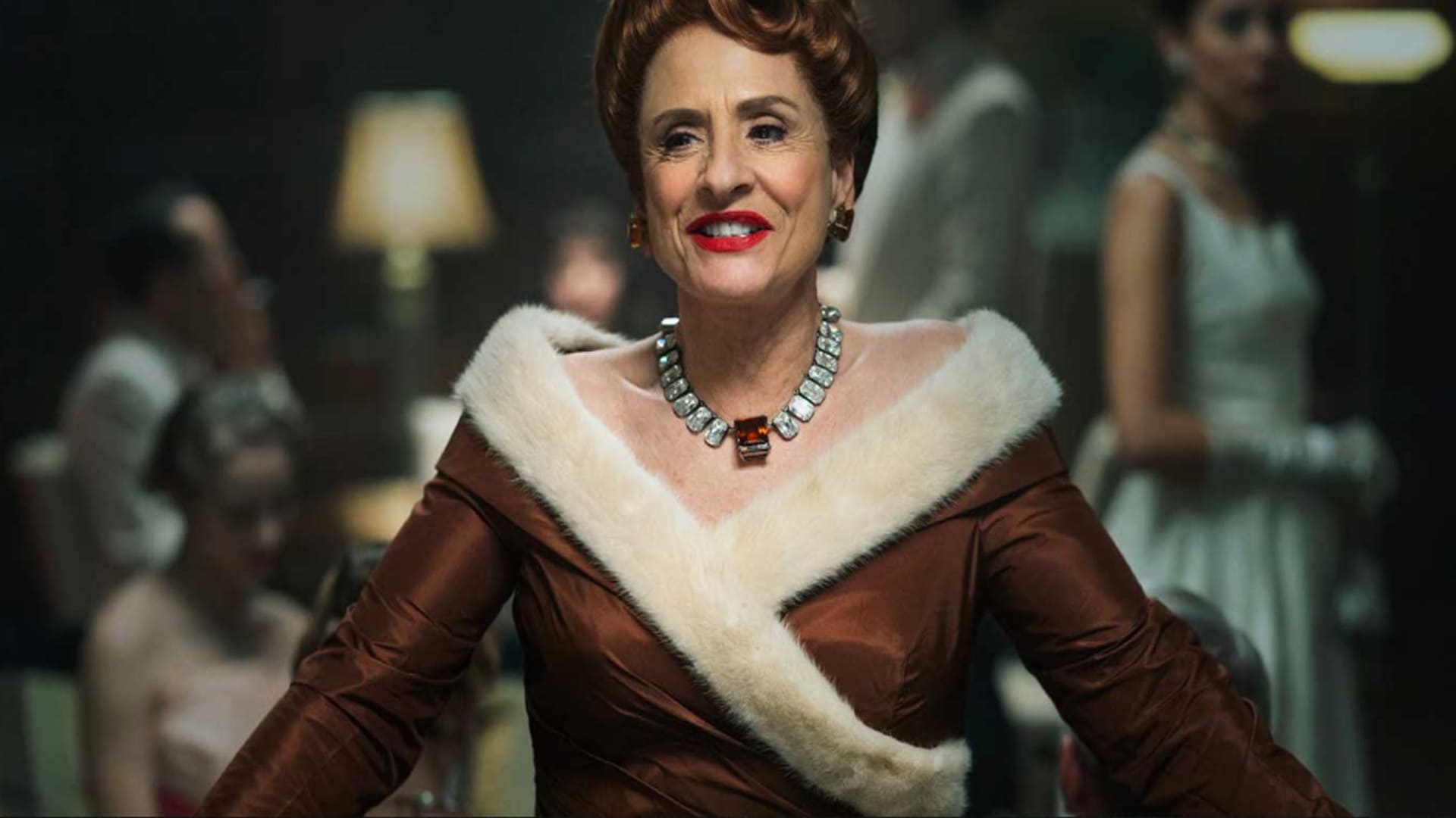 Patti LuPone sonriente