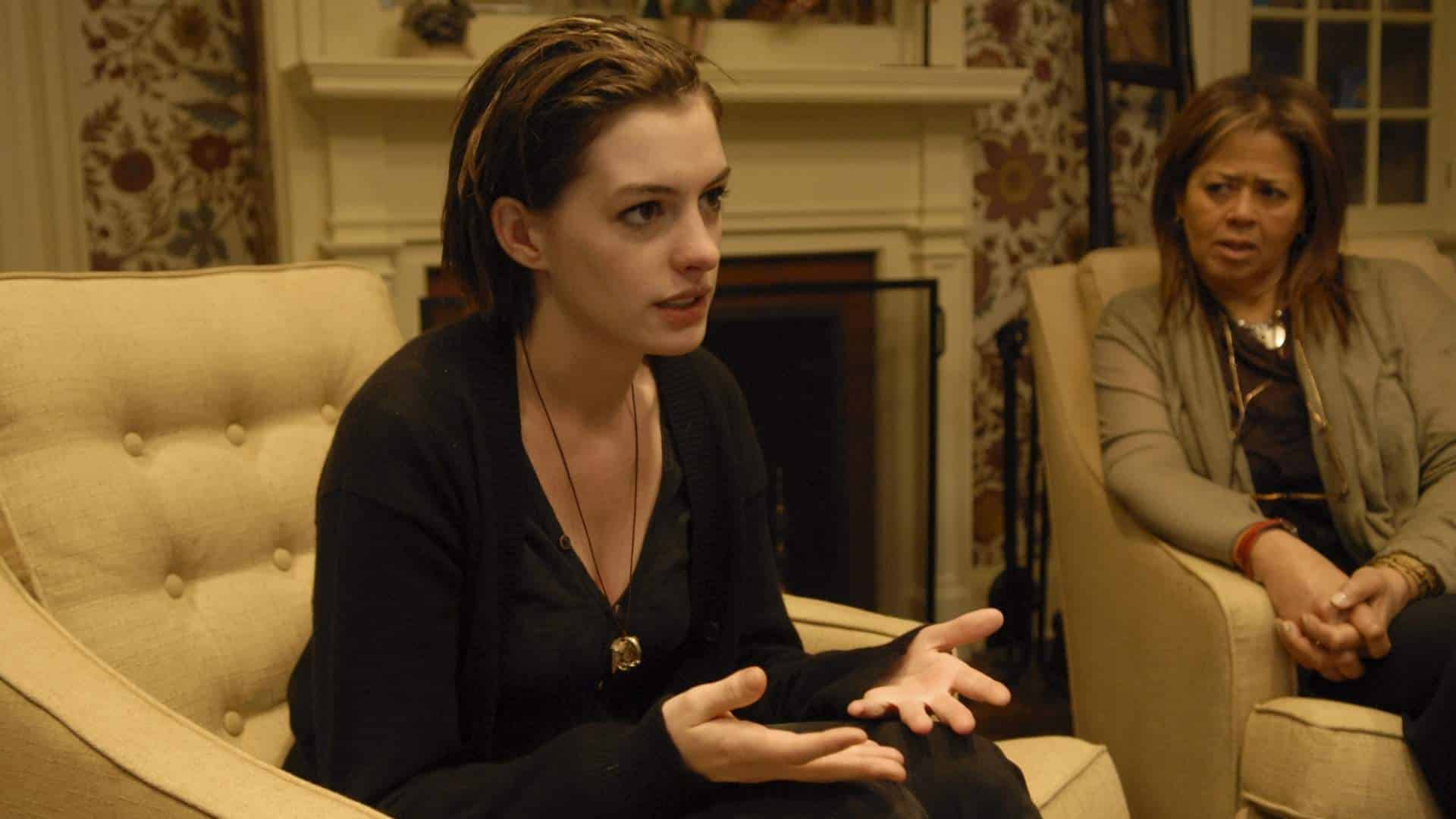 En esta película, Anne Hathaway interpretó a Kym, una joven que sale de rehabilitación para asistir a la boda de su hermana.