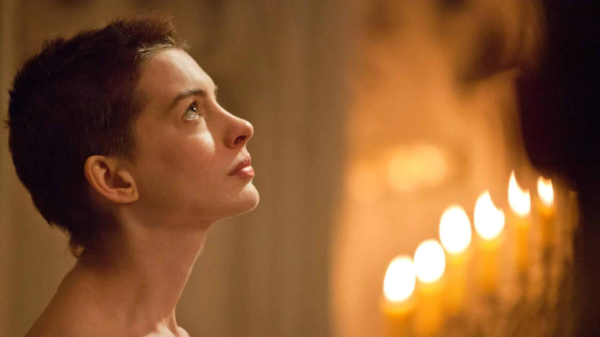 Hathaway interpreta a Fantine, y es uno de sus papeles más conmovedores en esta adaptación del musical de Victor Hugo.