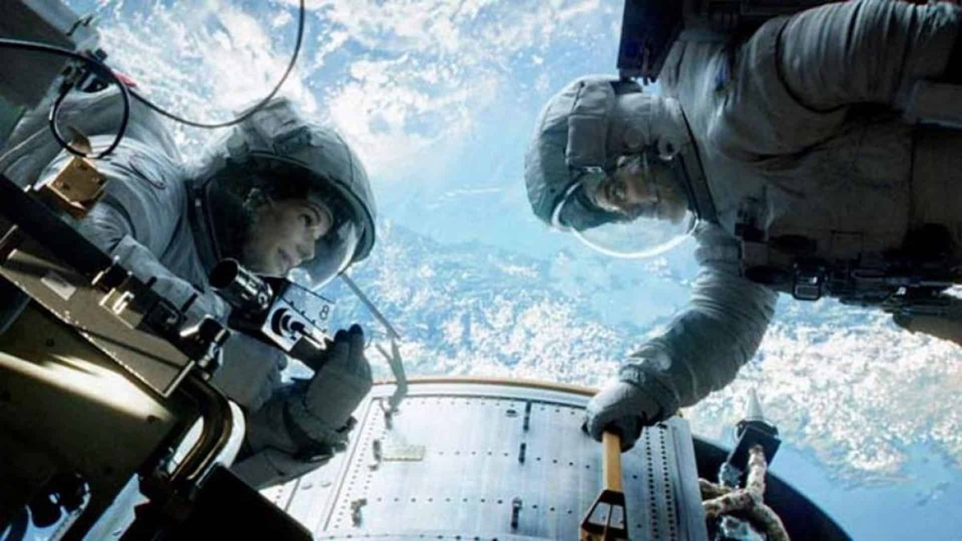 Gravedad película, escena en el espacio