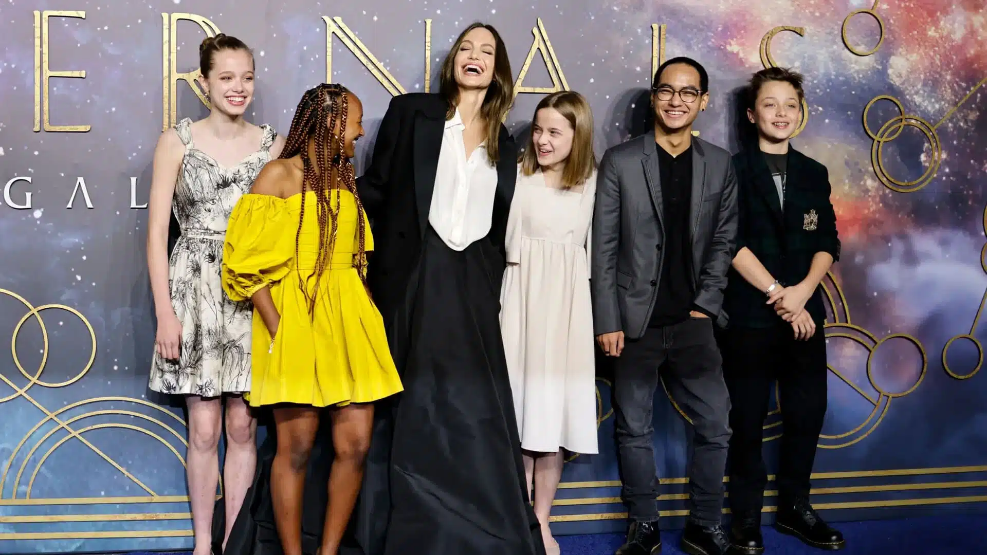 Angelina Jolie y sus hijos en la premiere de Eternals