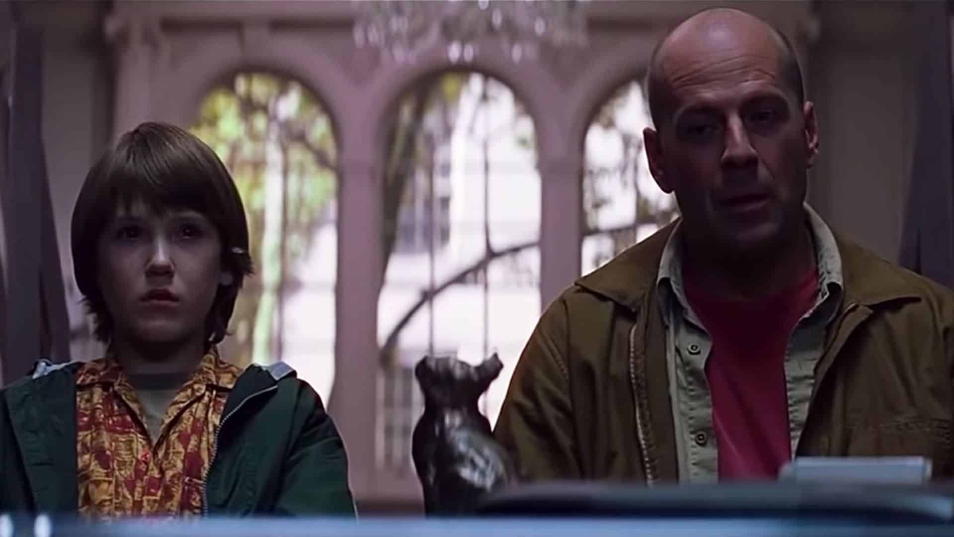 La primera película de Bruce Willis bajo la dirección Shyamalan. 