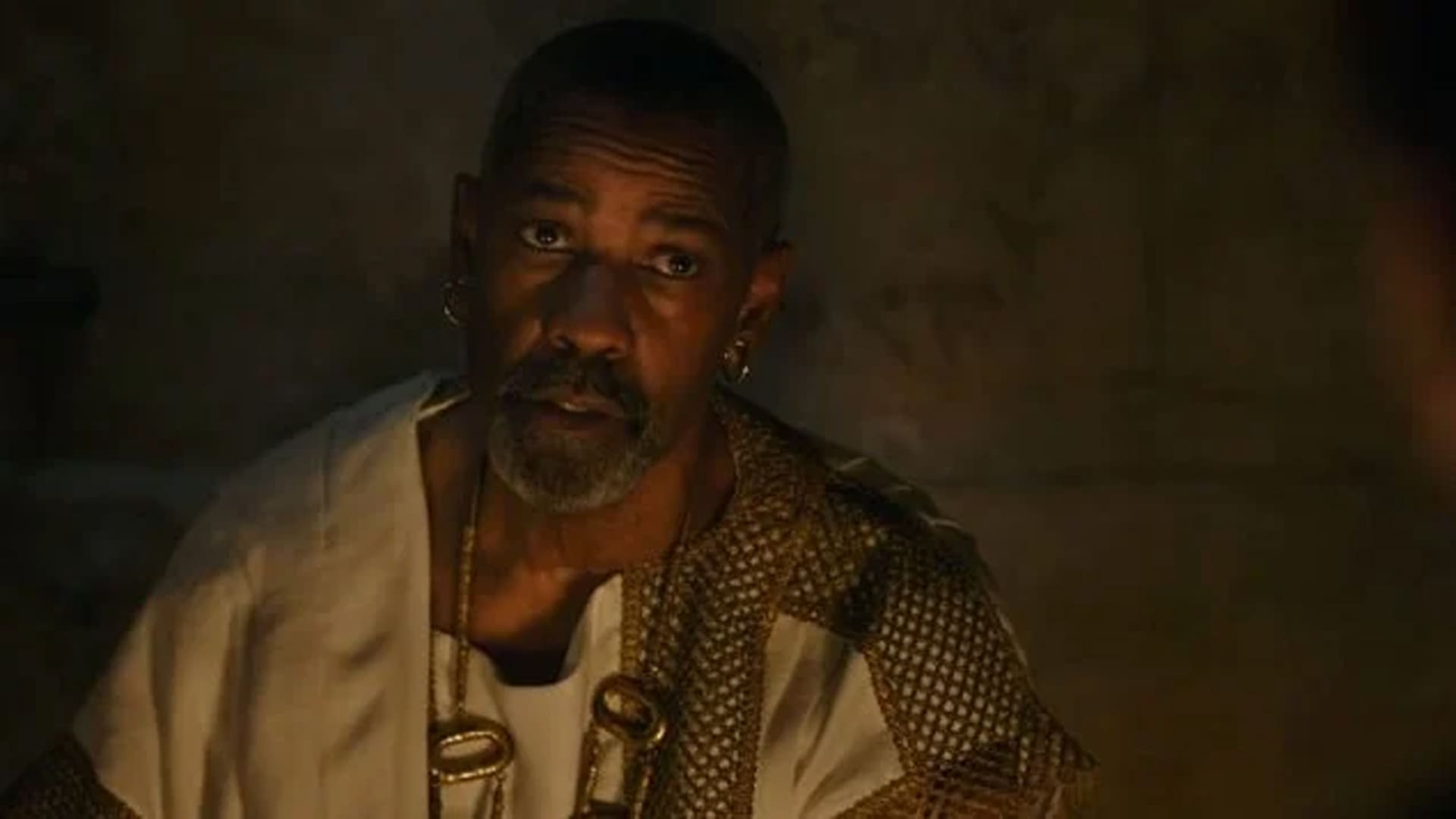 Denzel Washington como Macrinus