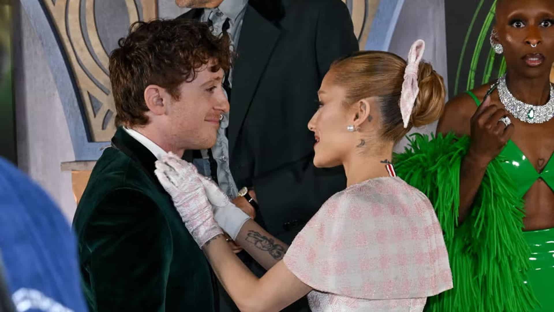 ariana grande y su novio en la premiere de wicked