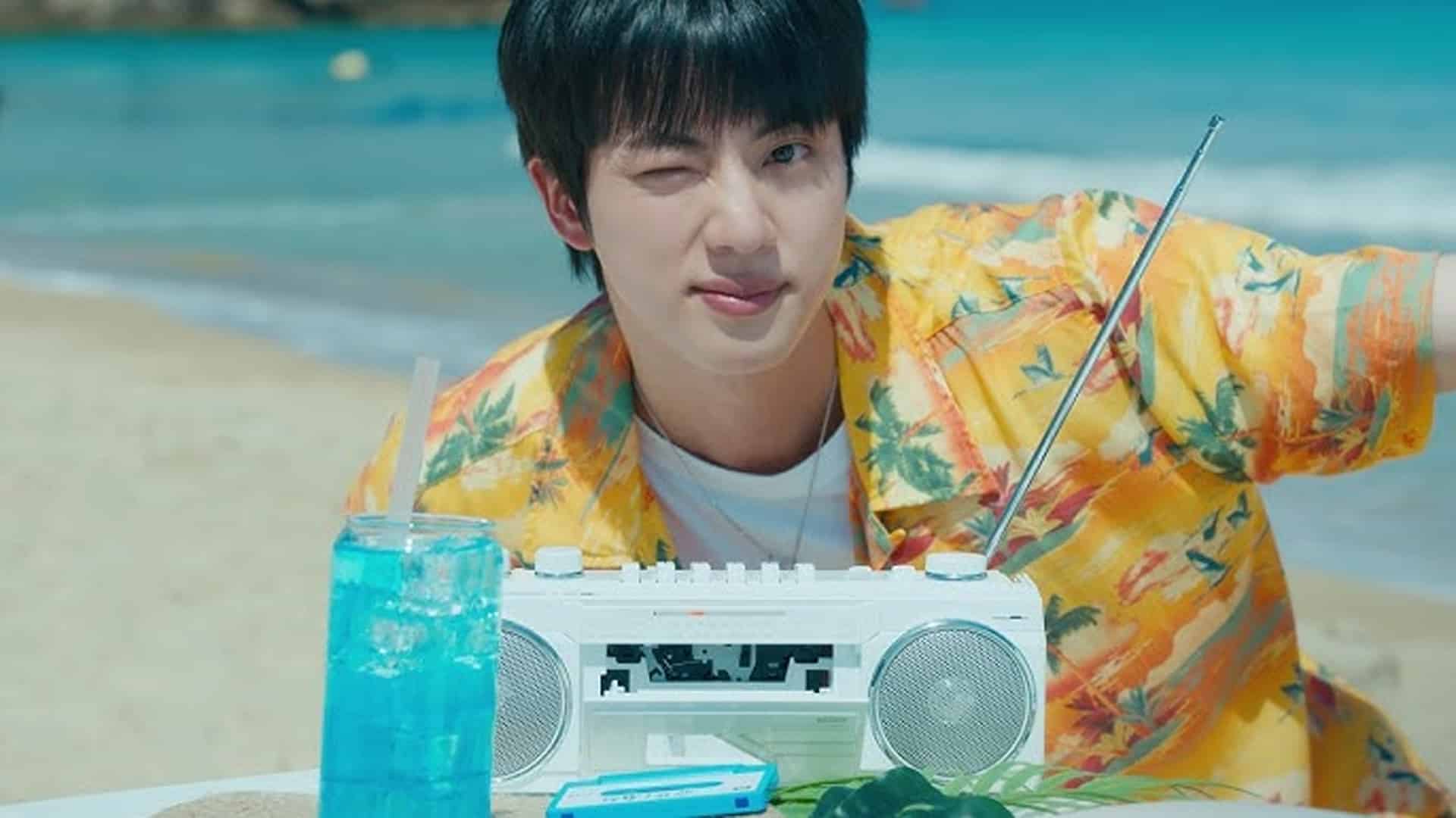 jin en video musical playa