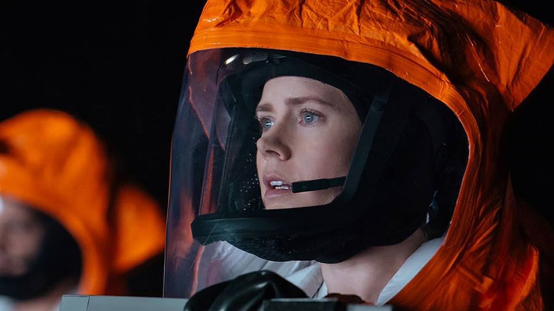 la llegada amy adams traje astronauta