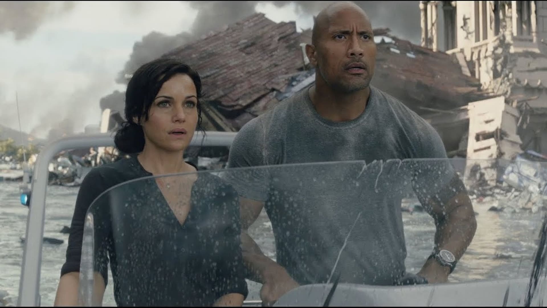 dwayne johnson y carla gugino