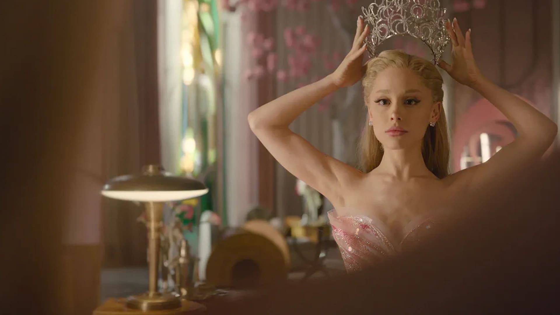 Glinda con su corona