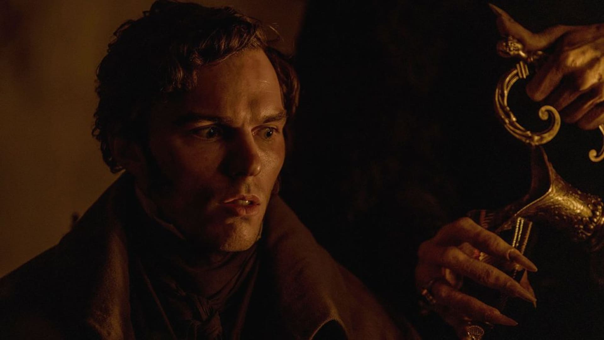 Nicholas Hoult y el Conde Orlok en Nosferatu