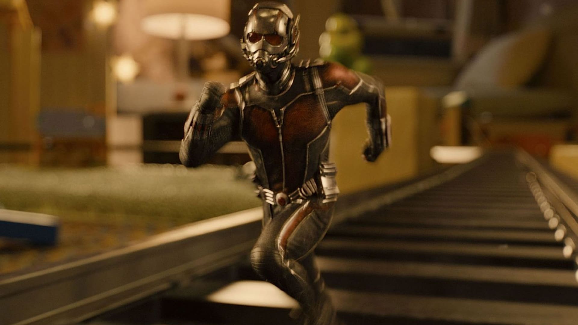 ant-man pelea tren