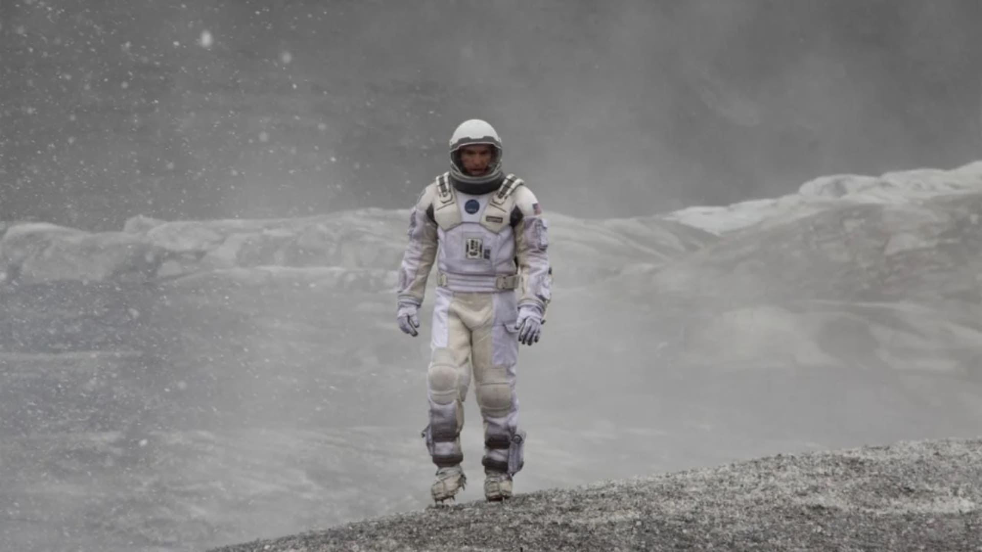 astronauta en planeta de hielo