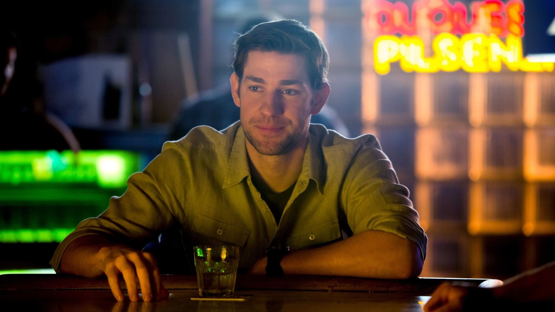 john krasinski en tierra prometida