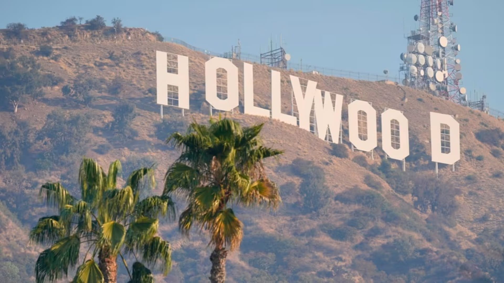 letrero de hollywood, foto vía Damian Dovarganes/Associated Press