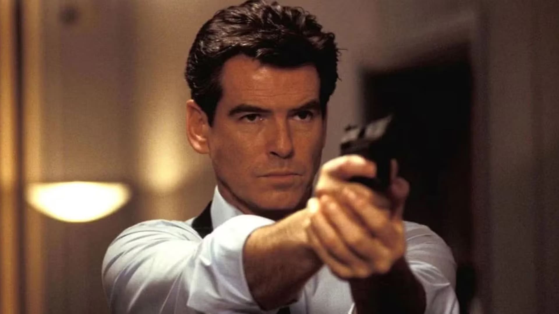 Pierce Brosnan como James Bond