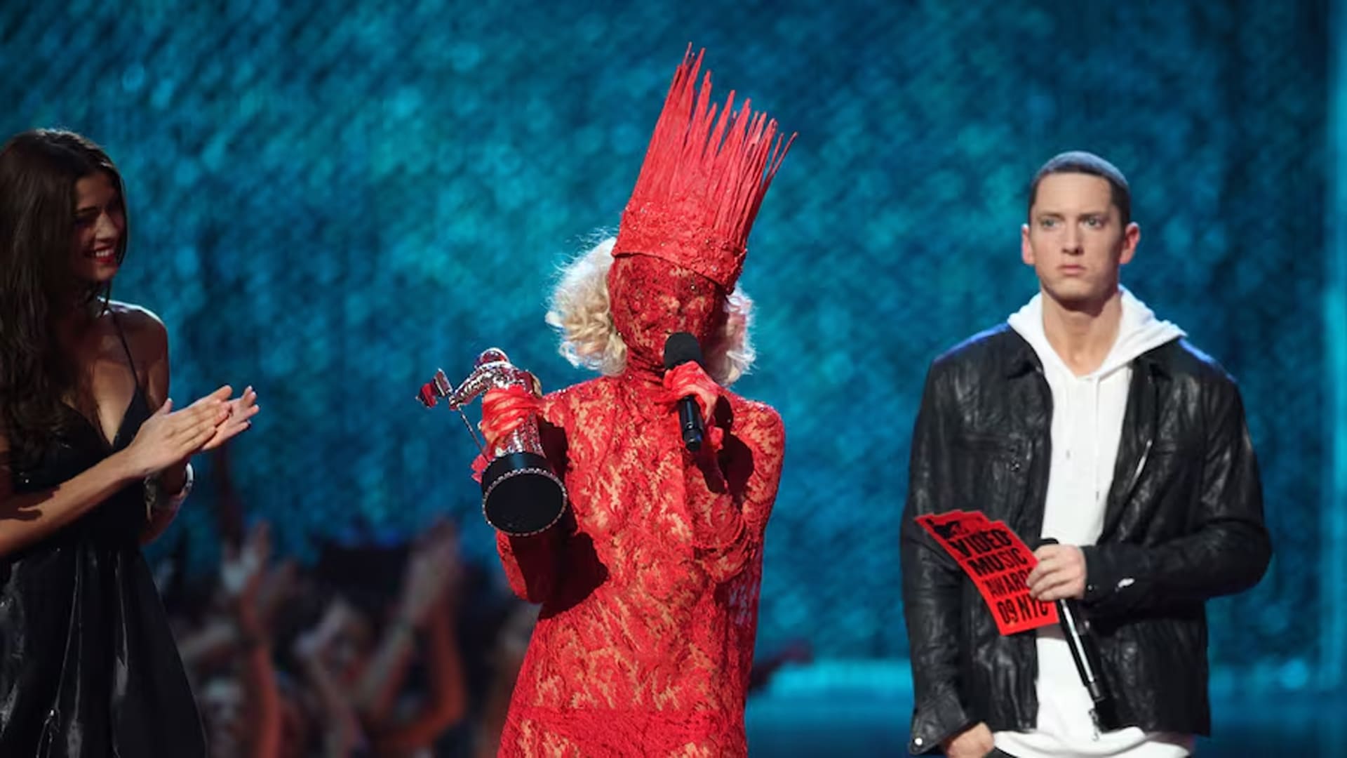 Lady Gaga vestido rojo