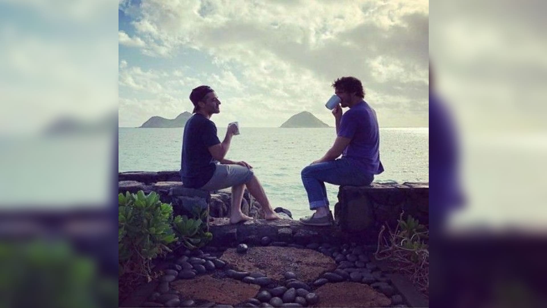 Pedro Pascal y Oscar Isaac en Hawái