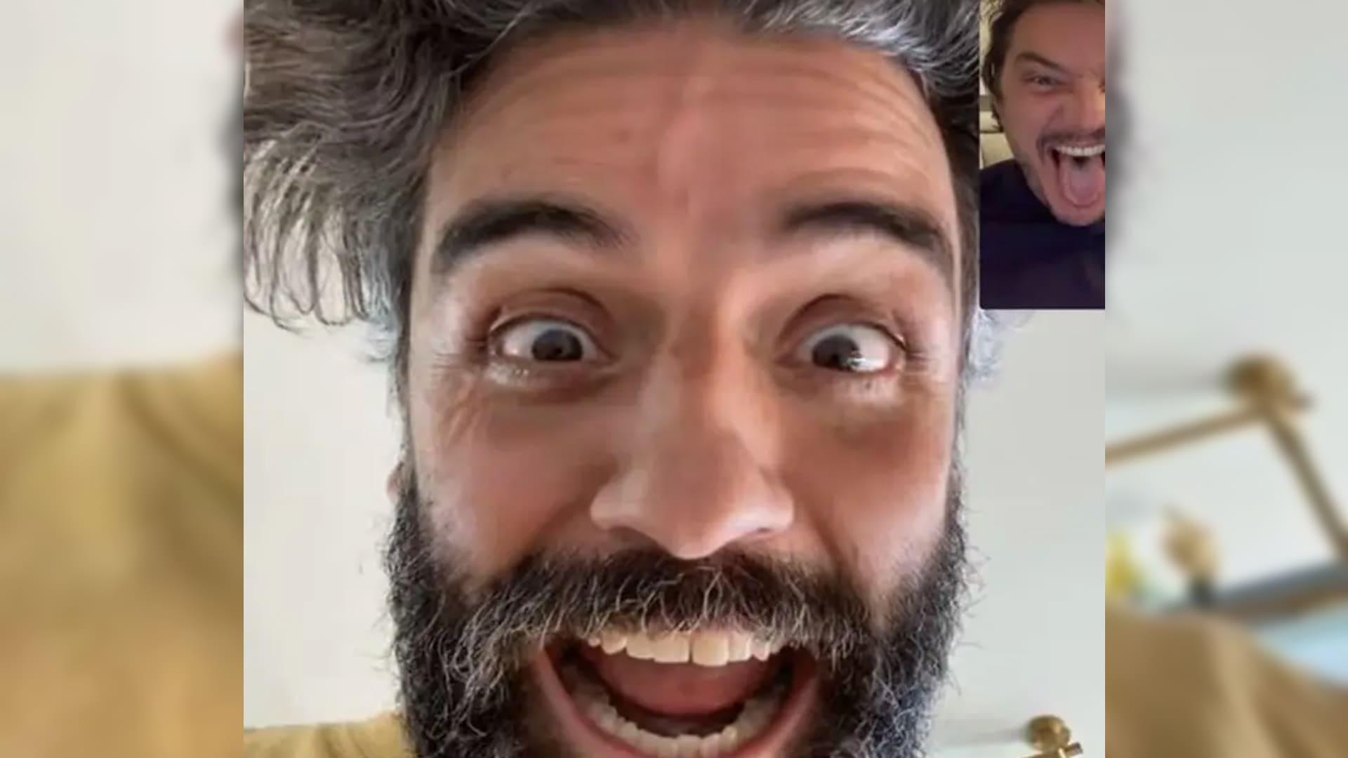 Videollamada entre Oscar Isaac y Pedro Pascal