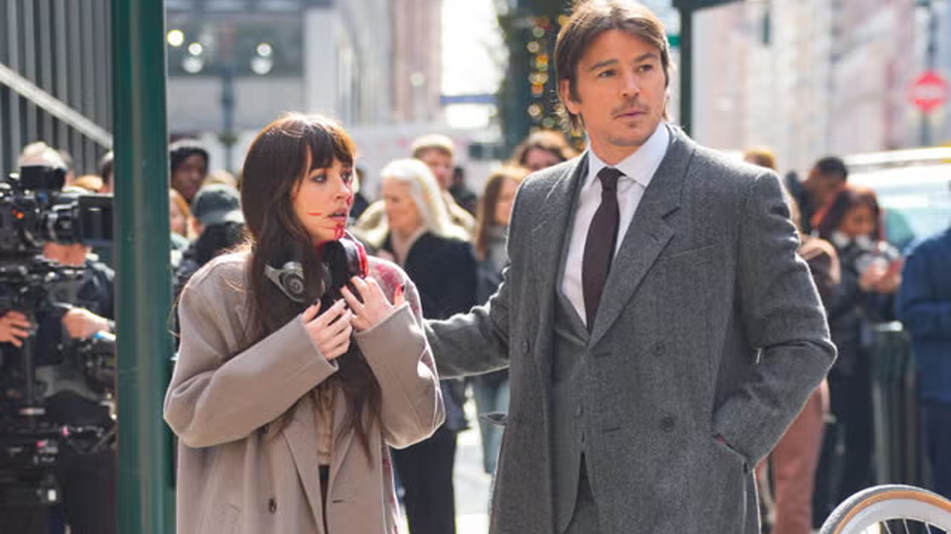 Dakota Johnson filmando Verity con Josh Hartnett