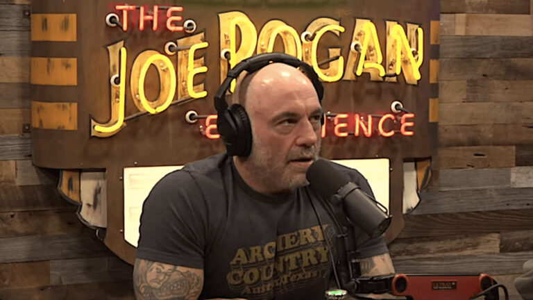 The Joe Rogan Experience podcast Globos de Oro